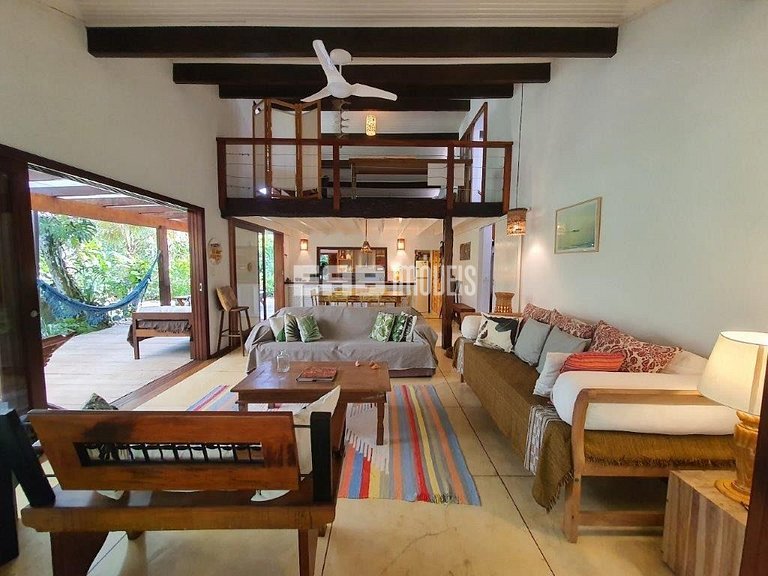 Casa no canto esquerdo a 100m da Praia de Itamambuca