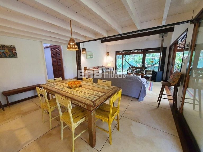 Casa no canto esquerdo a 100m da Praia de Itamambuca