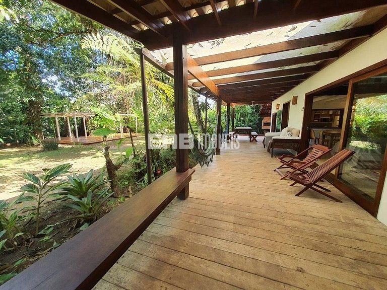 Casa no canto esquerdo a 100m da Praia de Itamambuca