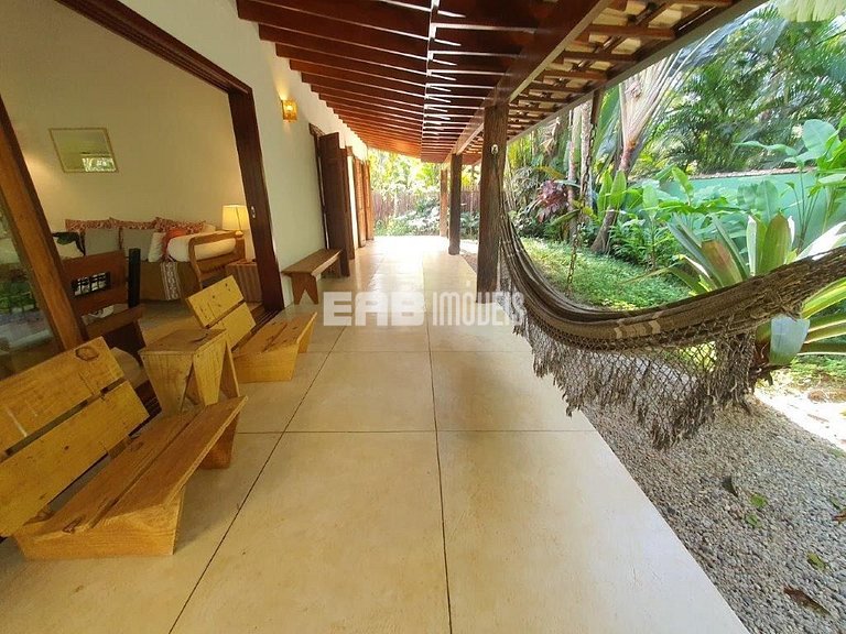 Casa no canto esquerdo a 100m da Praia de Itamambuca