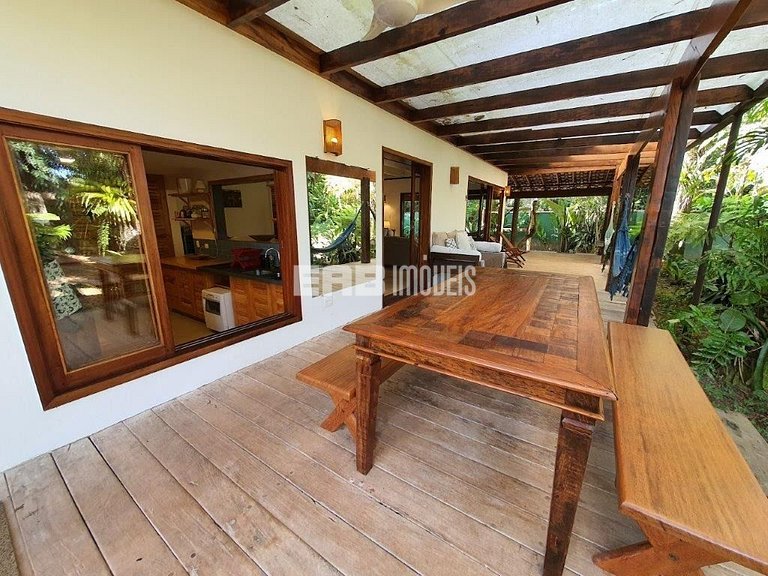 Casa no canto esquerdo a 100m da Praia de Itamambuca