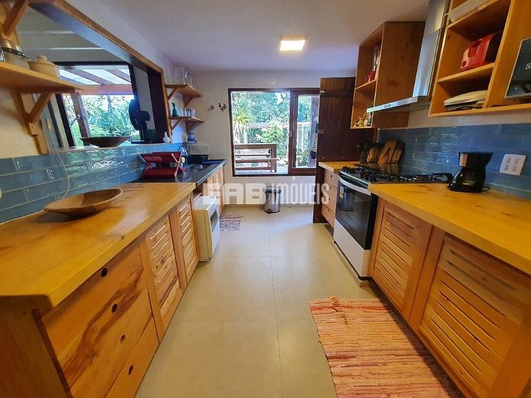 Casa no canto esquerdo a 100m da Praia de Itamambuca