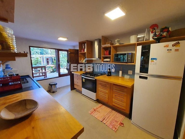 Casa no canto esquerdo a 100m da Praia de Itamambuca