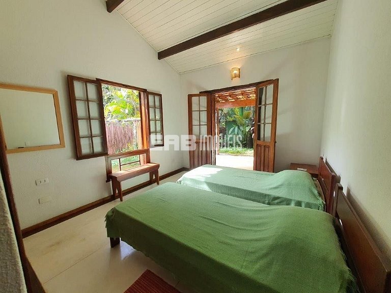 Casa no canto esquerdo a 100m da Praia de Itamambuca