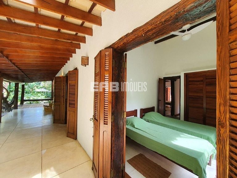 Casa no canto esquerdo a 100m da Praia de Itamambuca