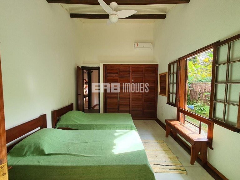 Casa no canto esquerdo a 100m da Praia de Itamambuca