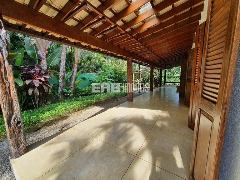 Casa no canto esquerdo a 100m da Praia de Itamambuca