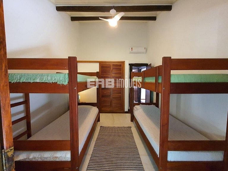 Casa no canto esquerdo a 100m da Praia de Itamambuca