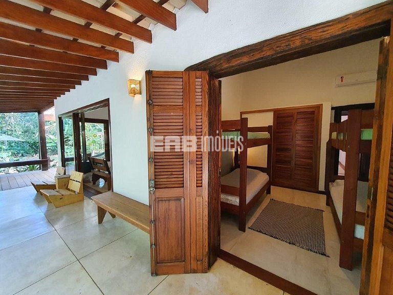 Casa no canto esquerdo a 100m da Praia de Itamambuca