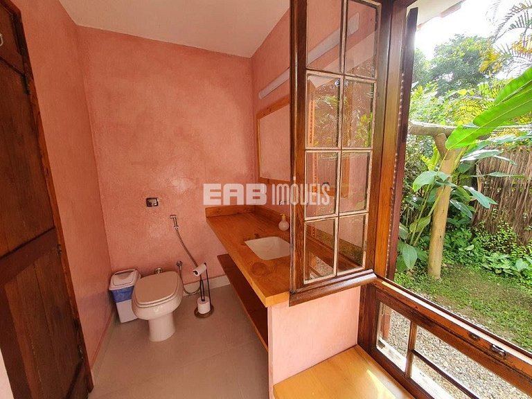 Casa no canto esquerdo a 100m da Praia de Itamambuca