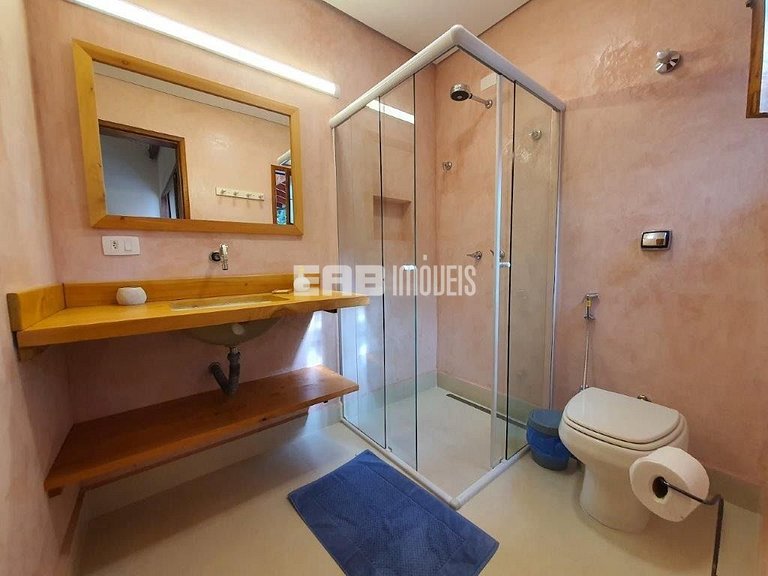 Casa no canto esquerdo a 100m da Praia de Itamambuca