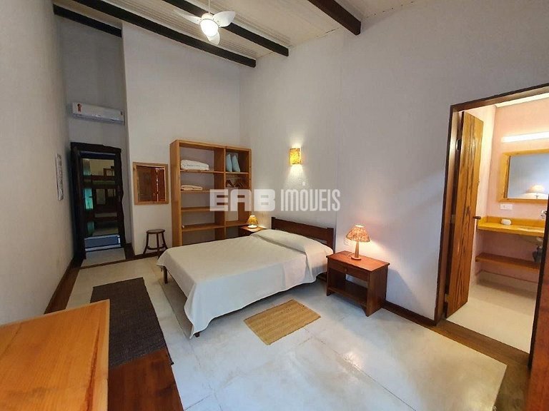 Casa no canto esquerdo a 100m da Praia de Itamambuca