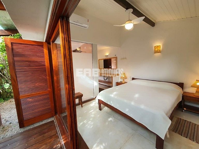 Casa no canto esquerdo a 100m da Praia de Itamambuca