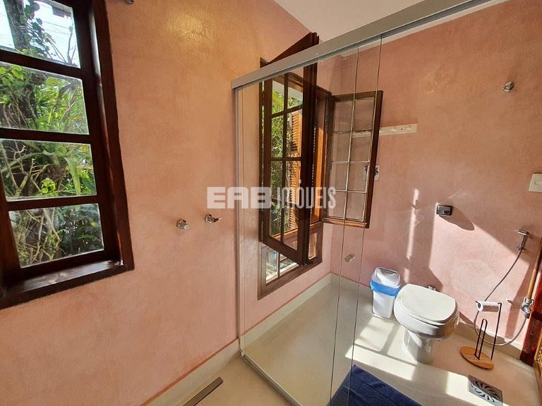 Casa no canto esquerdo a 100m da Praia de Itamambuca