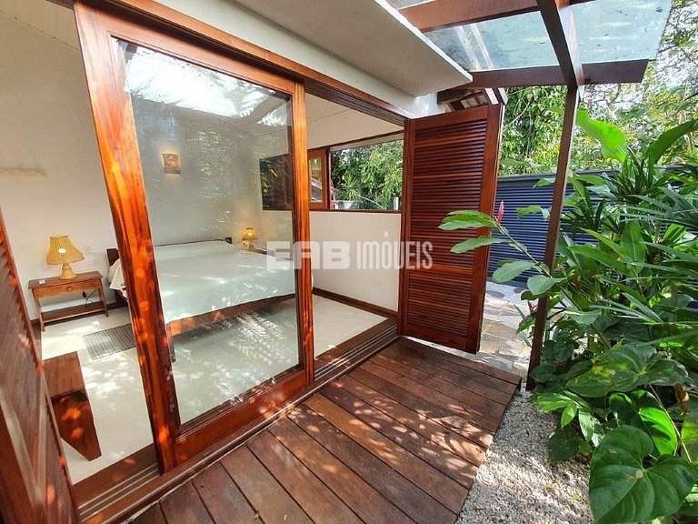 Casa no canto esquerdo a 100m da Praia de Itamambuca