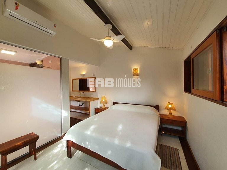 Casa no canto esquerdo a 100m da Praia de Itamambuca