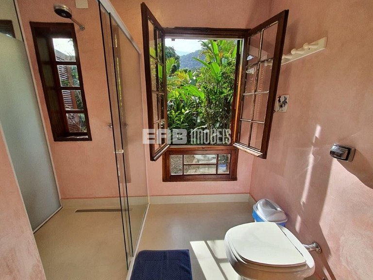 Casa no canto esquerdo a 100m da Praia de Itamambuca