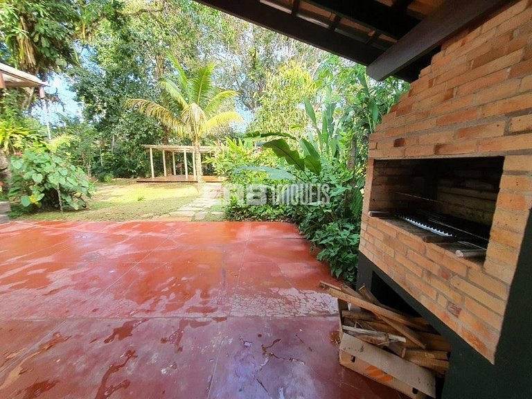 Casa no canto esquerdo a 100m da Praia de Itamambuca