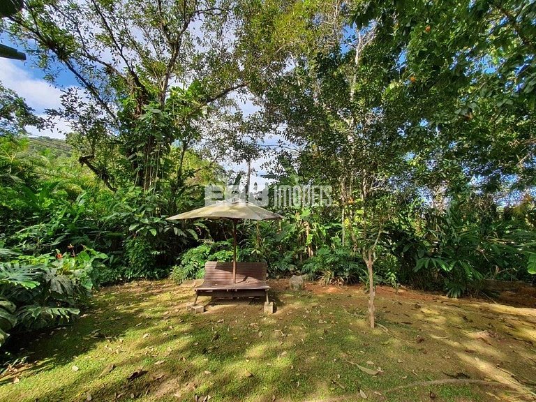 Casa no canto esquerdo a 100m da Praia de Itamambuca