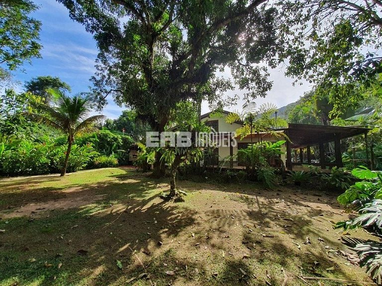 Casa no canto esquerdo a 100m da Praia de Itamambuca