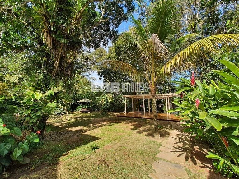 Casa no canto esquerdo a 100m da Praia de Itamambuca