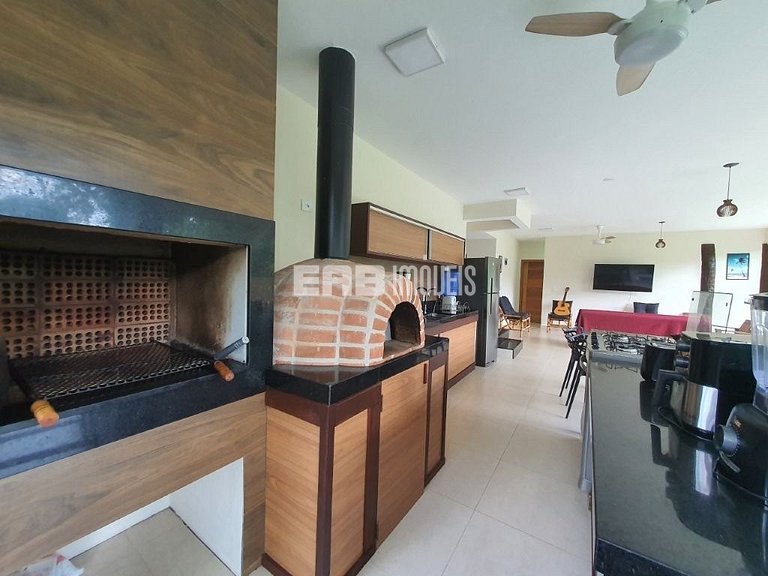 Casa espaçosa para locação de temporada em Itamambuca