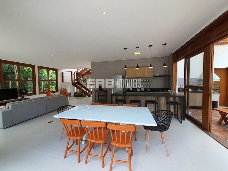 Casa moderna e bem iluminada para temporada em Itamambuca