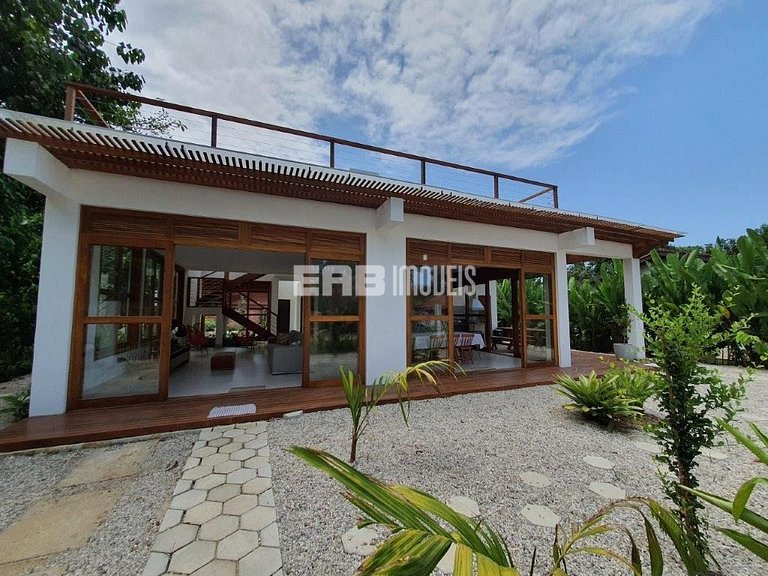 Casa moderna e bem iluminada para temporada em Itamambuca