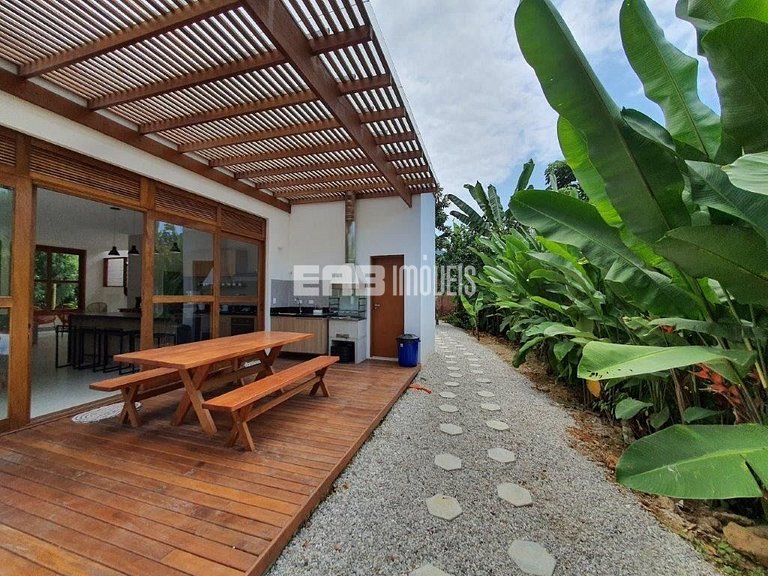 Casa moderna e bem iluminada para temporada em Itamambuca