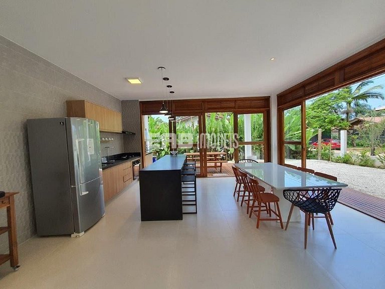 Casa moderna e bem iluminada para temporada em Itamambuca