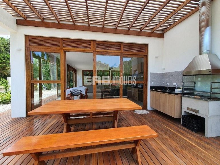 Casa moderna e bem iluminada para temporada em Itamambuca