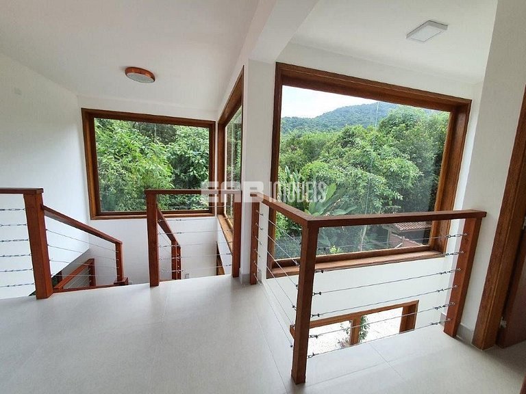 Casa moderna e bem iluminada para temporada em Itamambuca