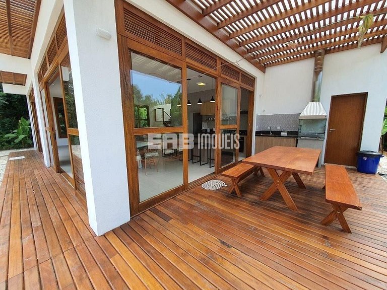 Casa moderna e bem iluminada para temporada em Itamambuca