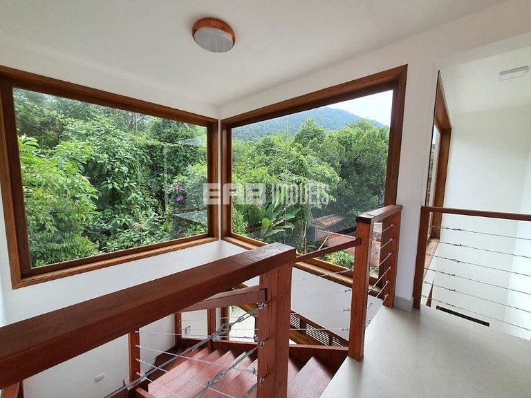 Casa moderna e bem iluminada para temporada em Itamambuca