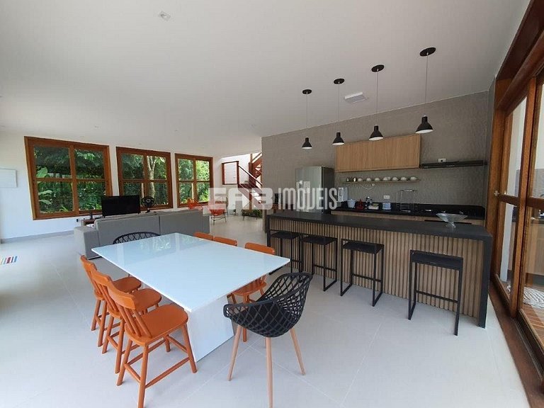 Casa moderna e bem iluminada para temporada em Itamambuca