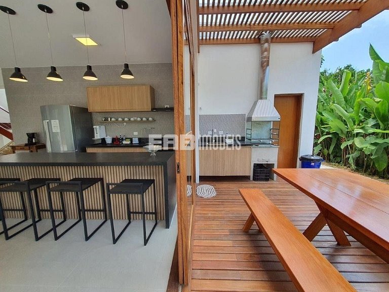 Casa moderna e bem iluminada para temporada em Itamambuca