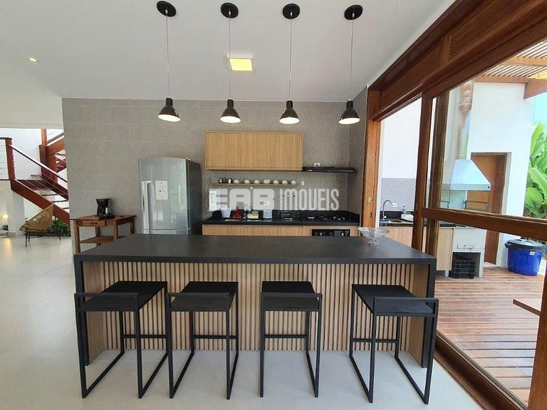 Casa moderna e bem iluminada para temporada em Itamambuca