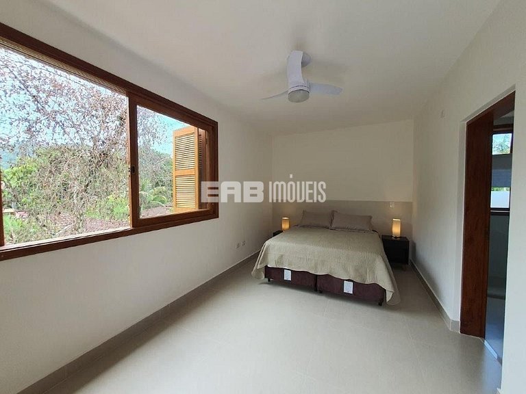 Casa moderna e bem iluminada para temporada em Itamambuca