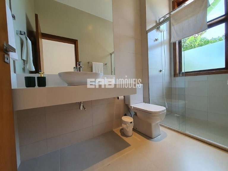 Casa moderna e bem iluminada para temporada em Itamambuca