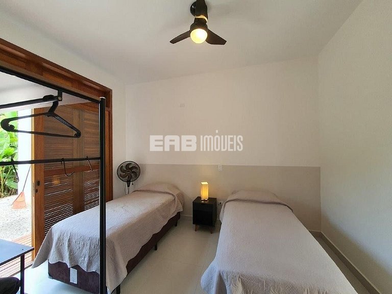 Casa moderna e bem iluminada para temporada em Itamambuca