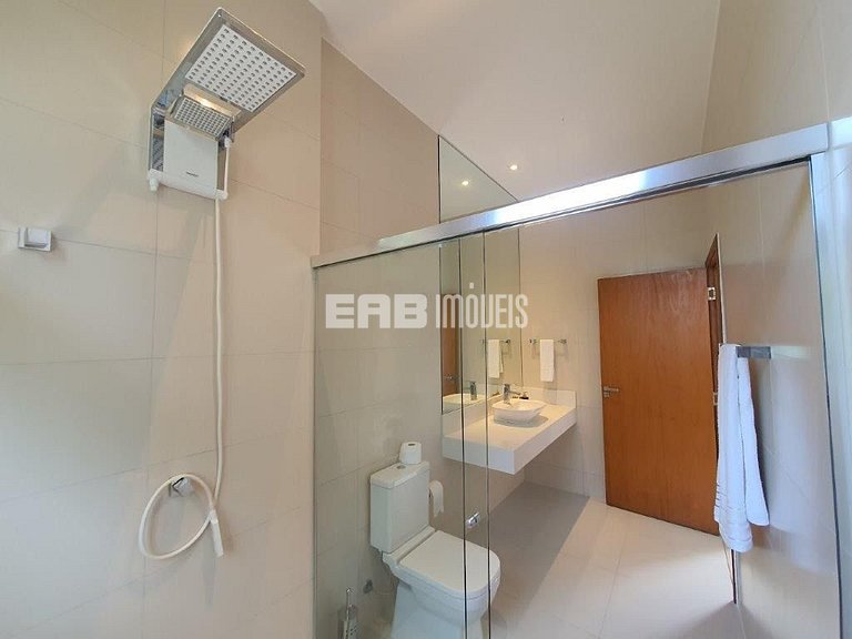 Casa moderna e bem iluminada para temporada em Itamambuca