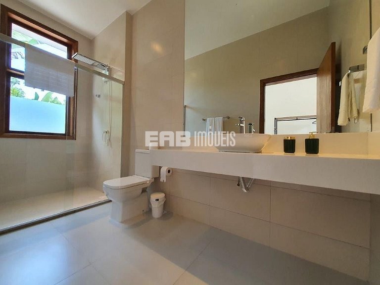 Casa moderna e bem iluminada para temporada em Itamambuca