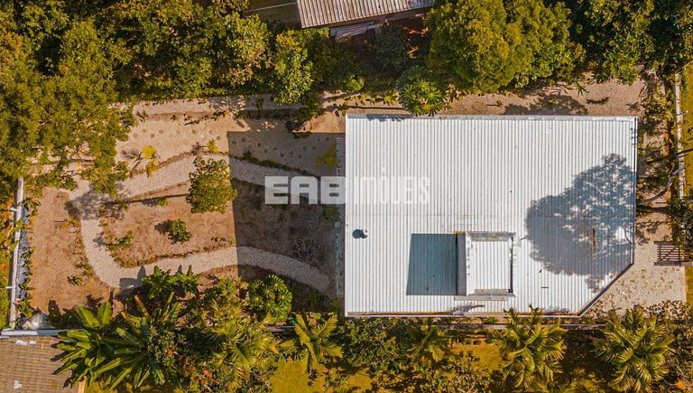 Casa com 4 suítes na praia do Prumirim