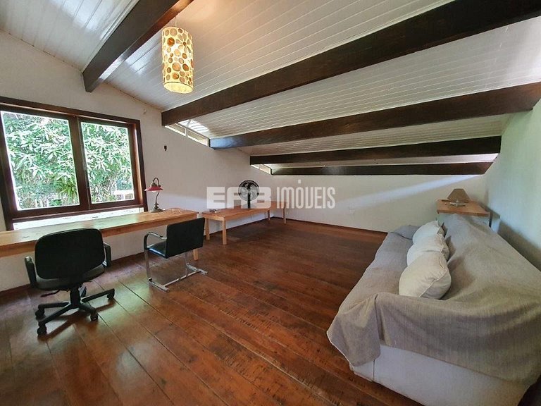 Casa no canto esquerdo a 100m da Praia de Itamambuca