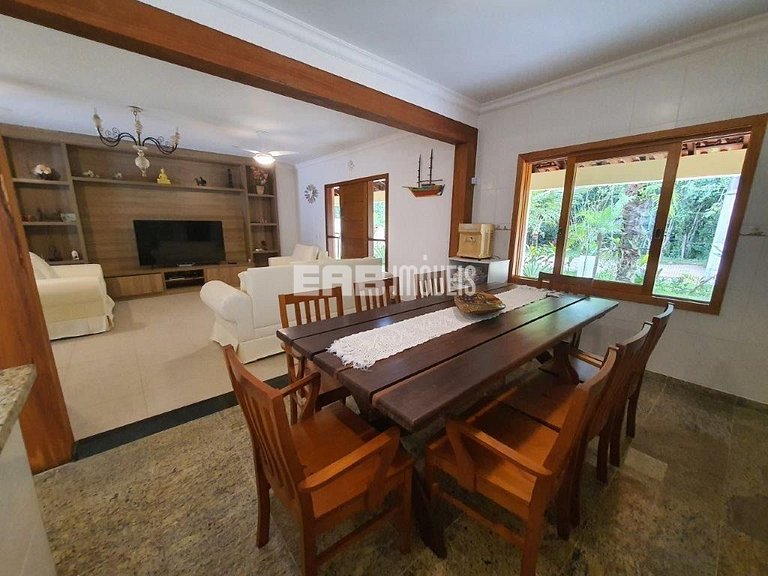 Casa com piscina e sauna para temporada em Itamambuca