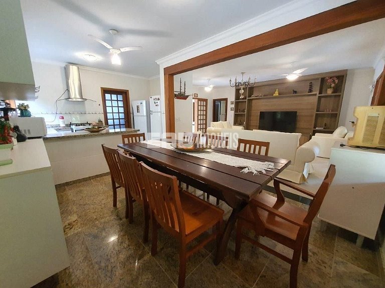 Casa com piscina e sauna para temporada em Itamambuca