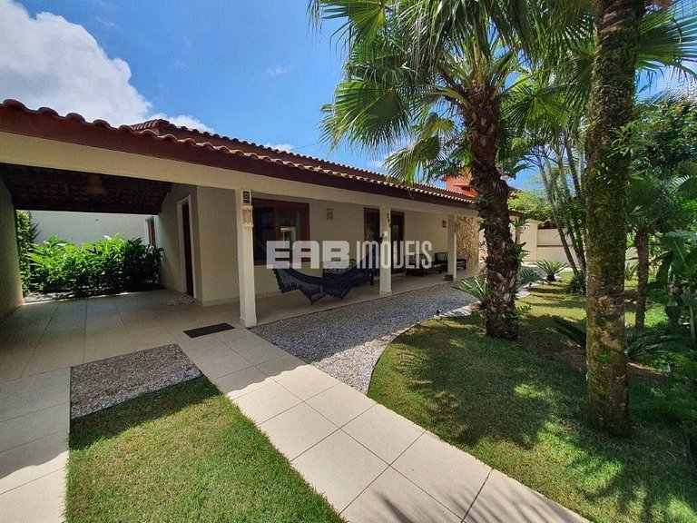 Casa com piscina e sauna para temporada em Itamambuca