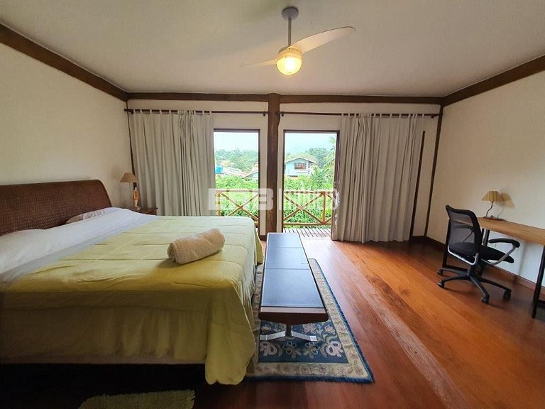 Casa em estilo tropical a apenas 200 metros da praia de Itam