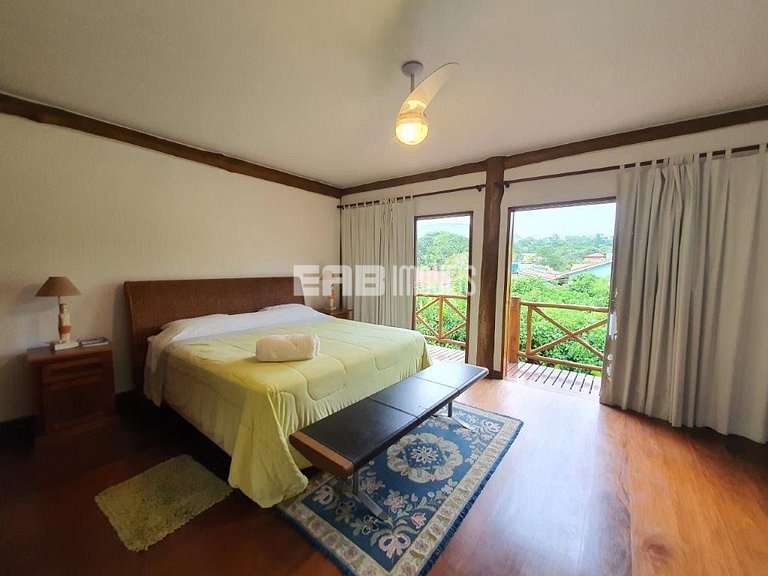 Casa em estilo tropical a apenas 200 metros da praia de Itam