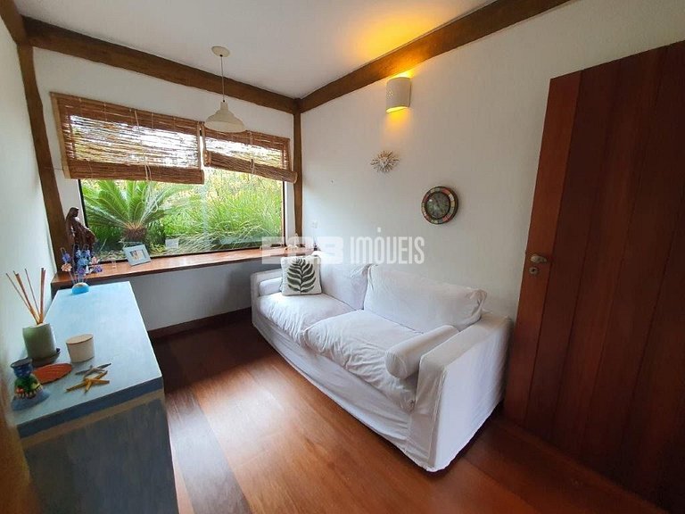 Casa em estilo tropical a apenas 200 metros da praia de Itam
